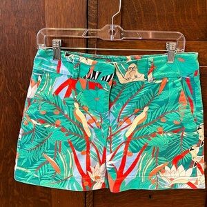 Talbots SZ 2 green print shorts. Slash front pockets 5” inseam. Like new